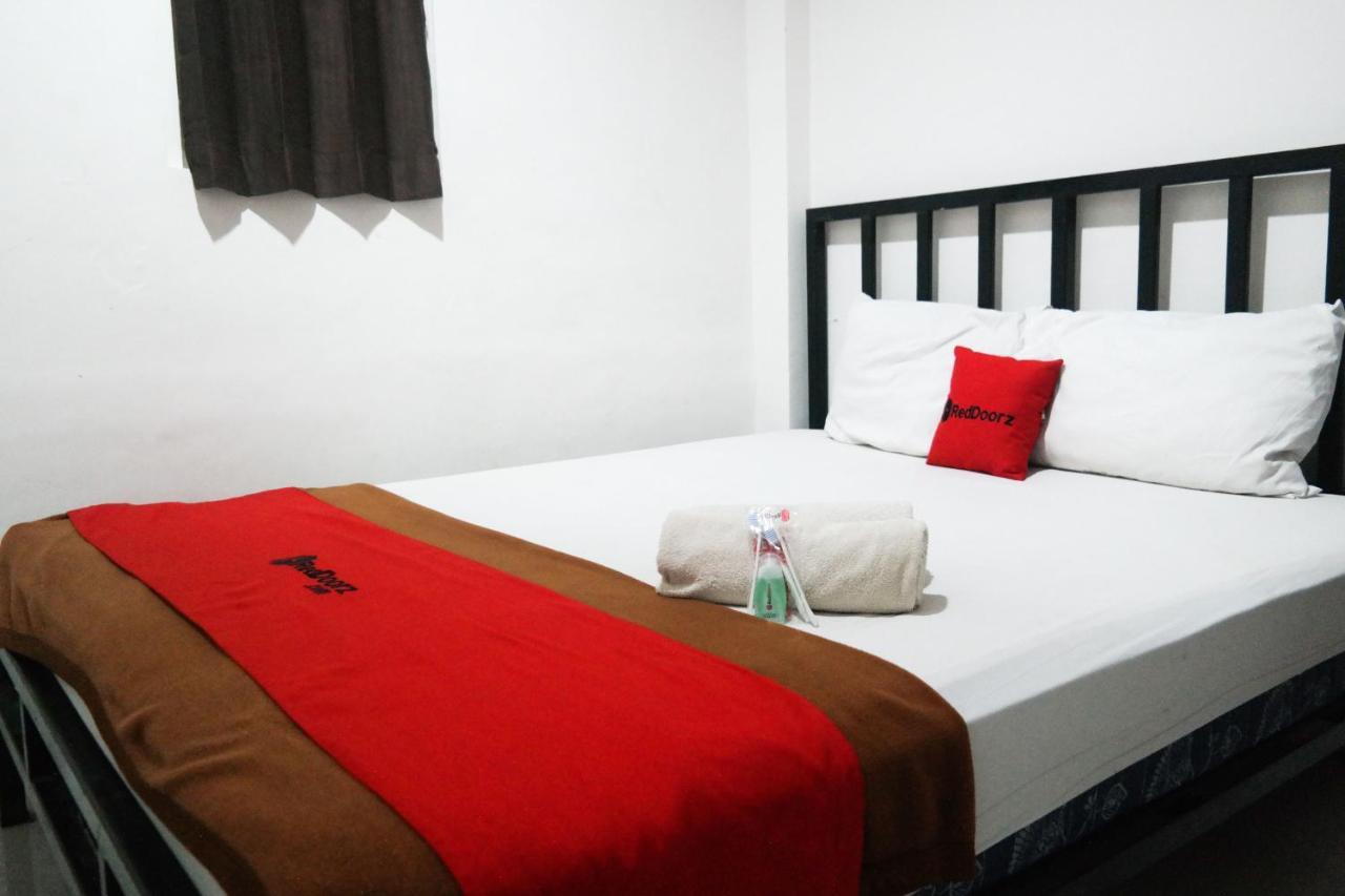 Reddoorz At Jalan Somba Opu Losari Makassar Exterior photo